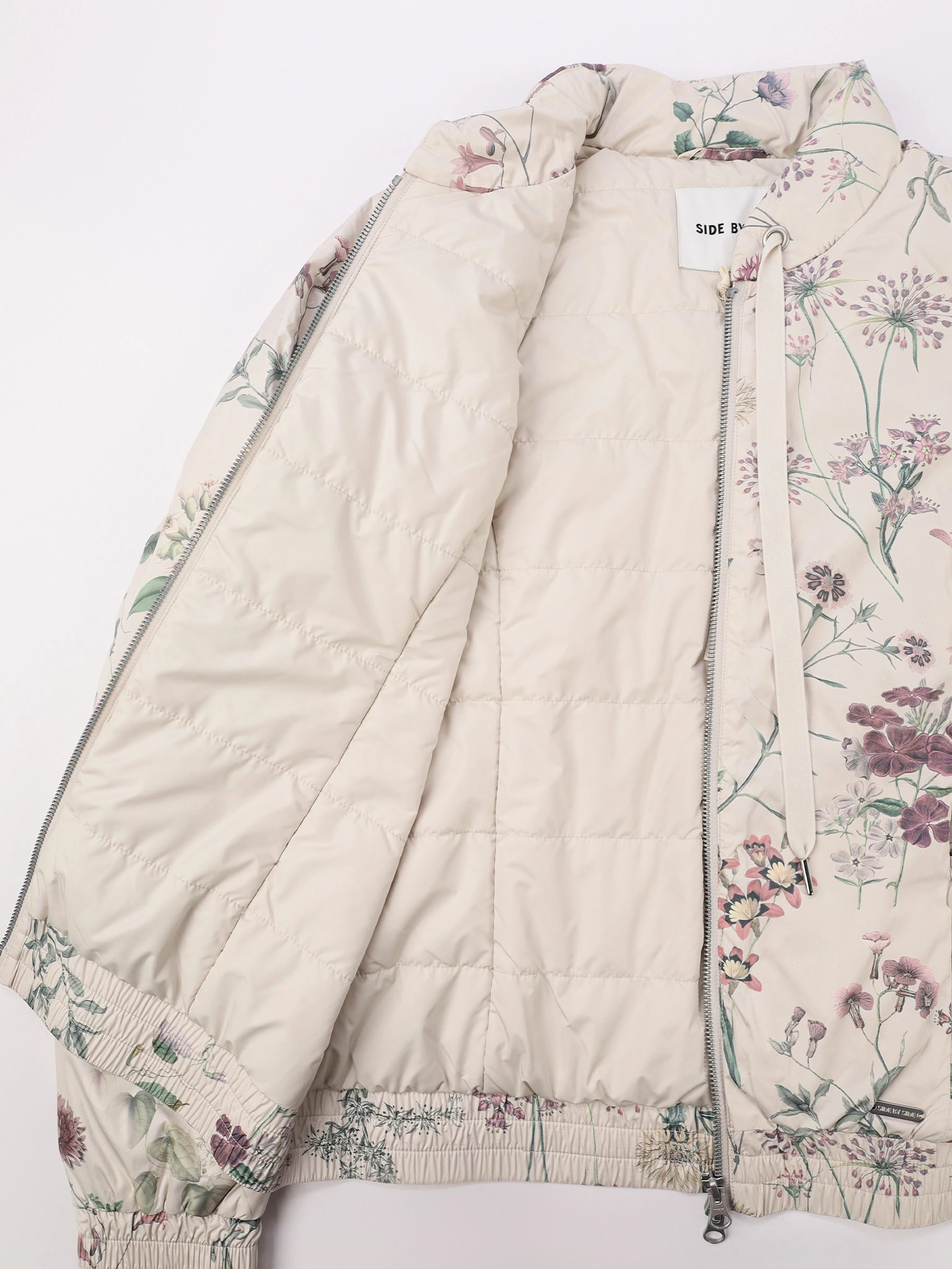 Куртка молочного цвета с цветочным принтом